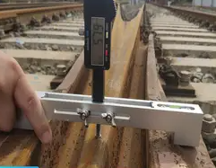 辙岔心轨降低值测量尺